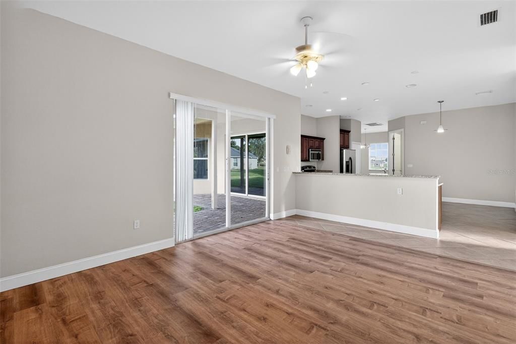 待售: $450,000 (4 贝兹, 3 浴室, 2124 平方英尺)