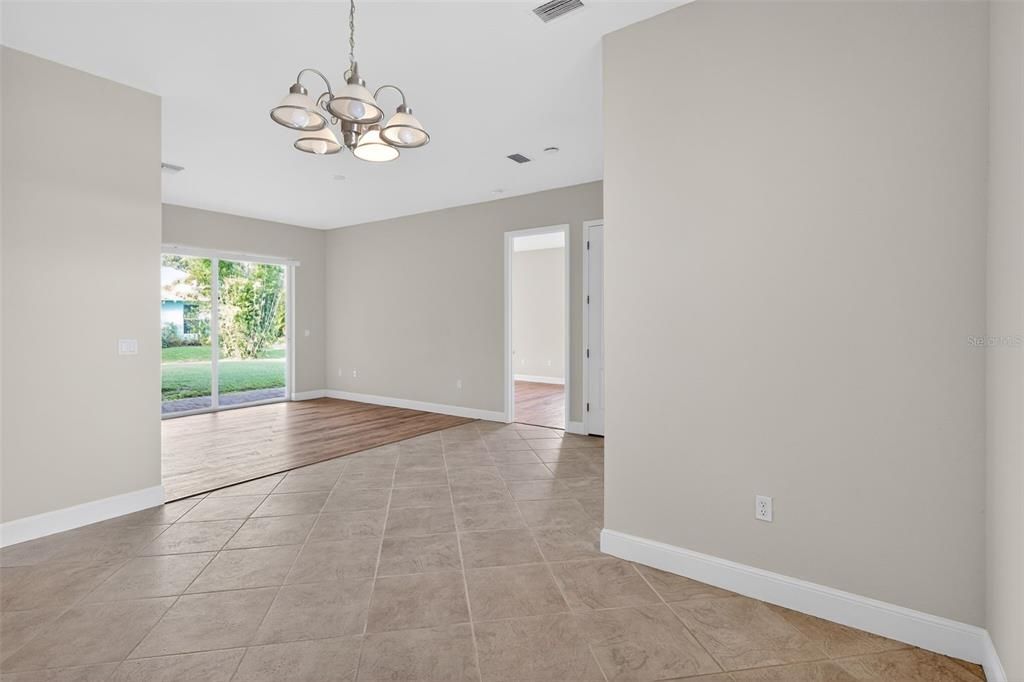 待售: $450,000 (4 贝兹, 3 浴室, 2124 平方英尺)