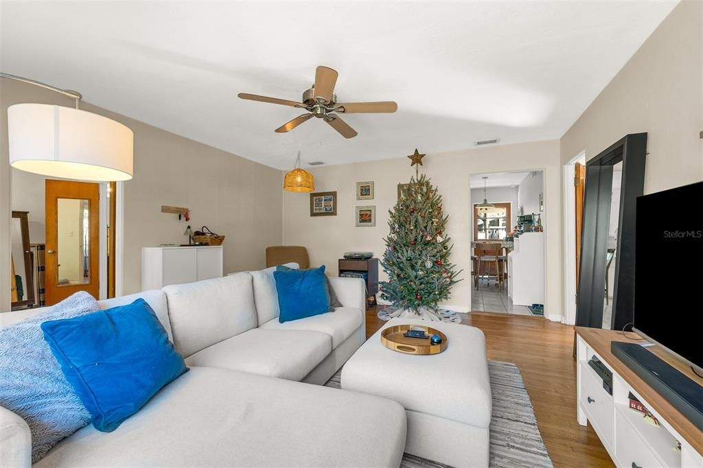 En Venta: $625,000 (3 camas, 2 baños, 1330 Pies cuadrados)