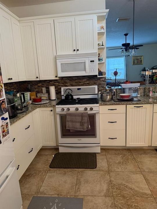 En Venta: $315,000 (3 camas, 2 baños, 1831 Pies cuadrados)