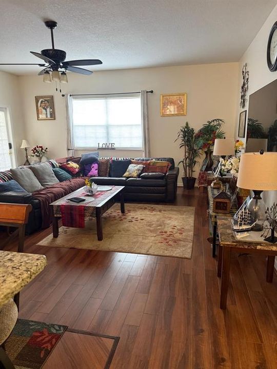 En Venta: $315,000 (3 camas, 2 baños, 1831 Pies cuadrados)