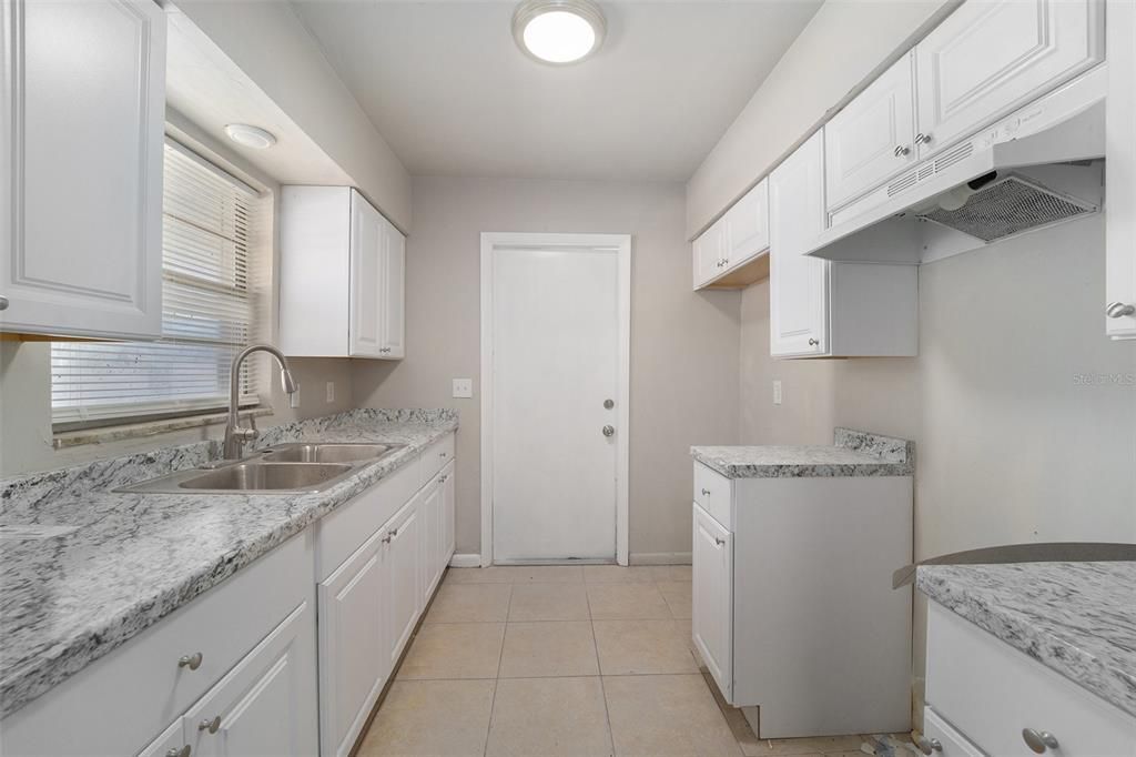 В аренду: $2,000 (3 спален, 1 ванн, 1100 Квадратных фут)