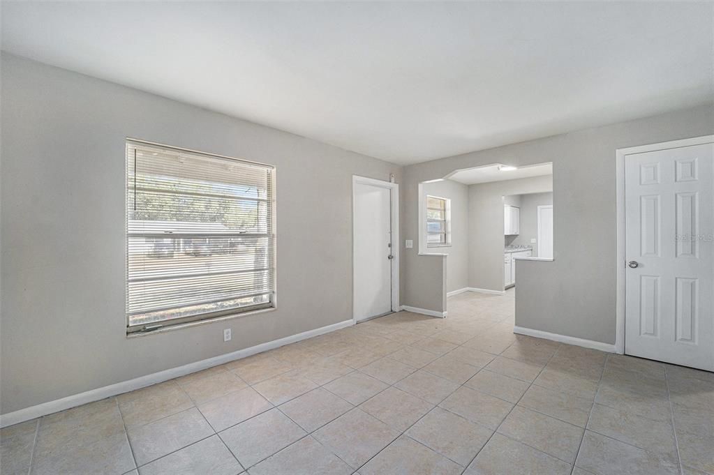 В аренду: $2,000 (3 спален, 1 ванн, 1100 Квадратных фут)