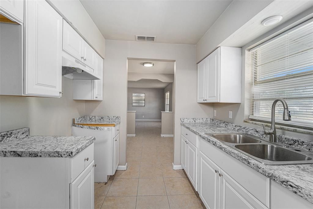 В аренду: $2,000 (3 спален, 1 ванн, 1100 Квадратных фут)