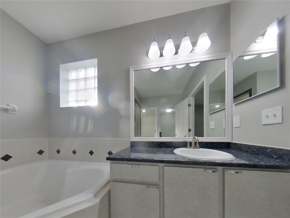 En Renta: $2,549 (4 camas, 2 baños, 2013 Pies cuadrados)