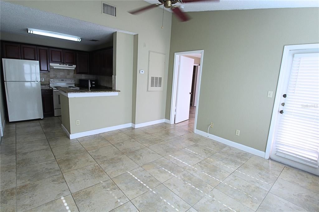 For Rent: $1,500 (1 beds, 1 baths, 572 Square Feet)