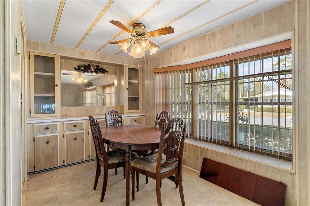 En Venta: $144,900 (2 camas, 2 baños, 989 Pies cuadrados)