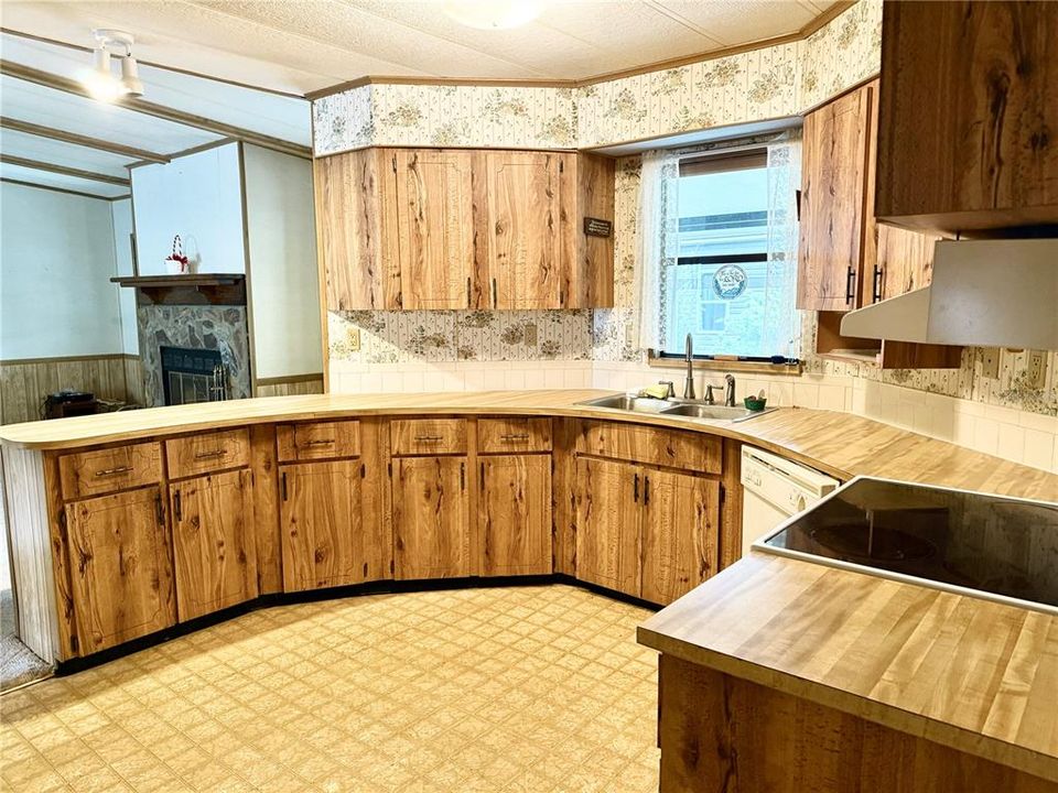 待售: $179,000 (3 贝兹, 2 浴室, 1560 平方英尺)