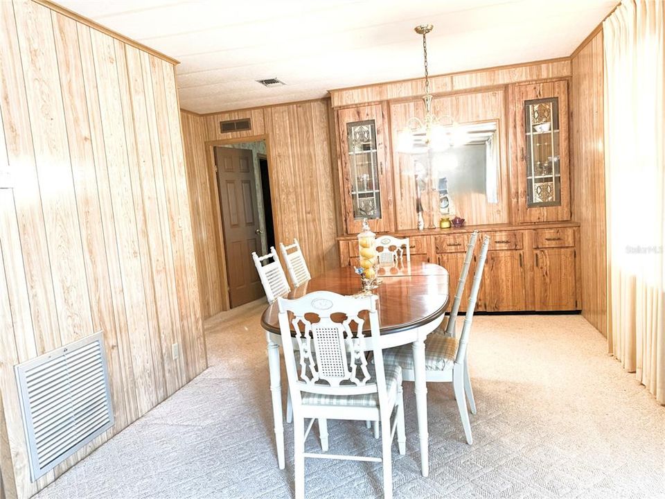 待售: $179,000 (3 贝兹, 2 浴室, 1560 平方英尺)