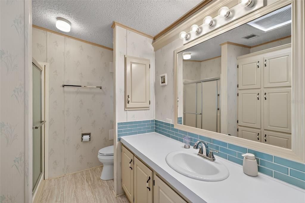 На продажу: $224,900 (2 спален, 2 ванн, 1550 Квадратных фут)