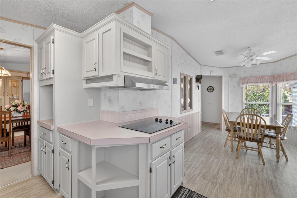 На продажу: $224,900 (2 спален, 2 ванн, 1550 Квадратных фут)