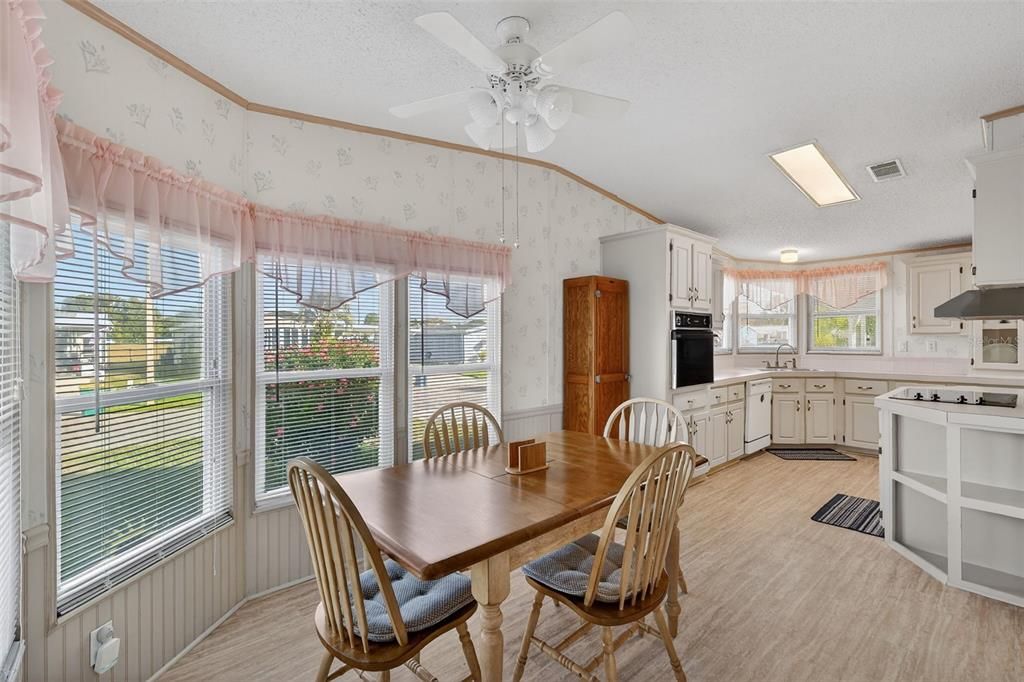 На продажу: $224,900 (2 спален, 2 ванн, 1550 Квадратных фут)