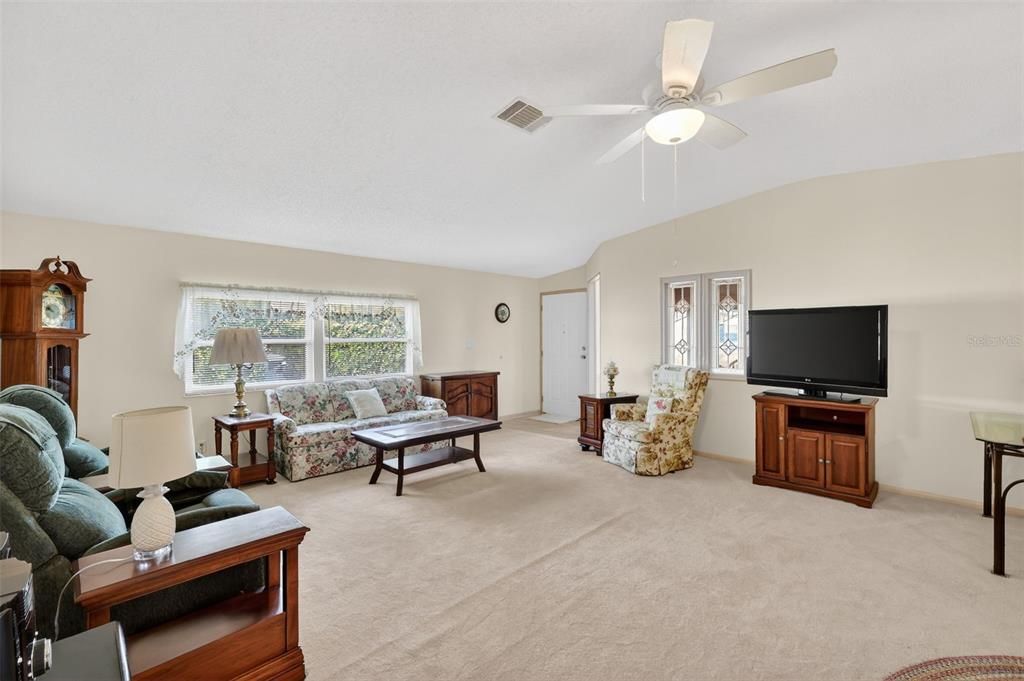 На продажу: $224,900 (2 спален, 2 ванн, 1550 Квадратных фут)