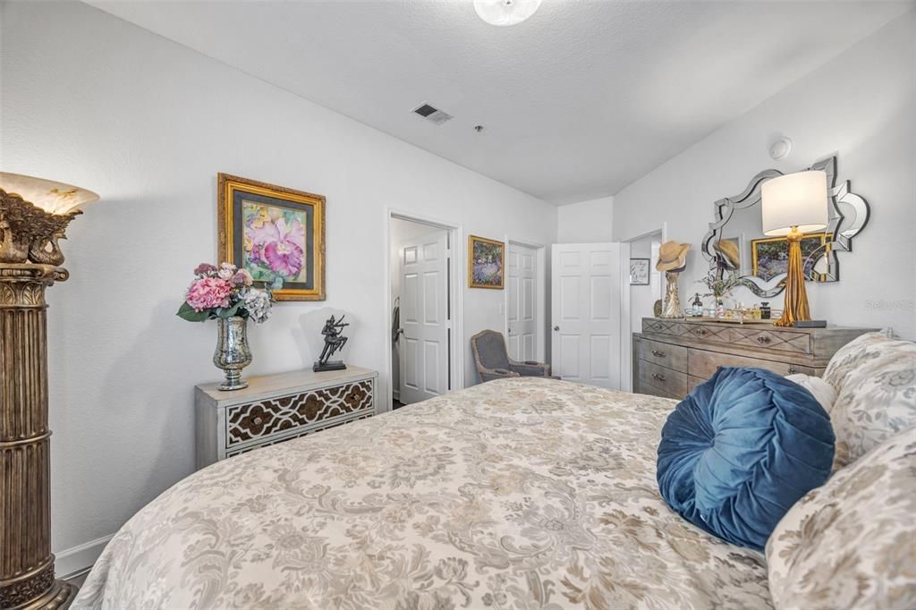 For Sale: $263,000 (2 beds, 2 baths, 1153 Square Feet)