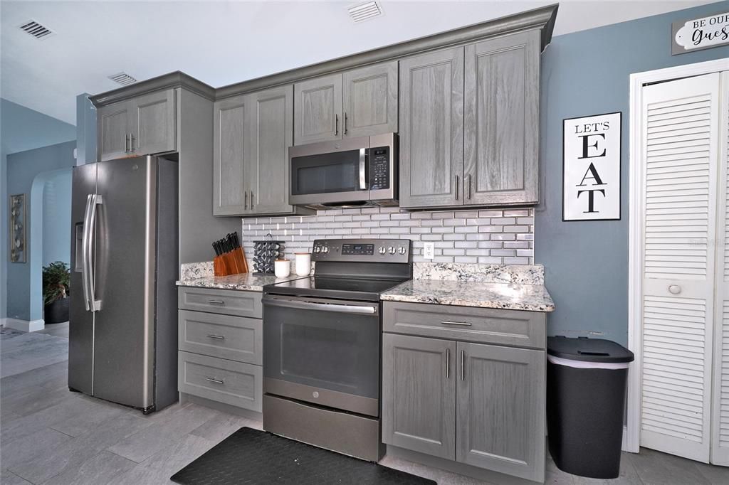 For Sale: $289,900 (3 beds, 2 baths, 1565 Square Feet)