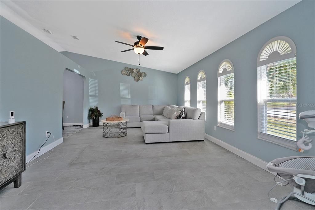 For Sale: $289,900 (3 beds, 2 baths, 1565 Square Feet)