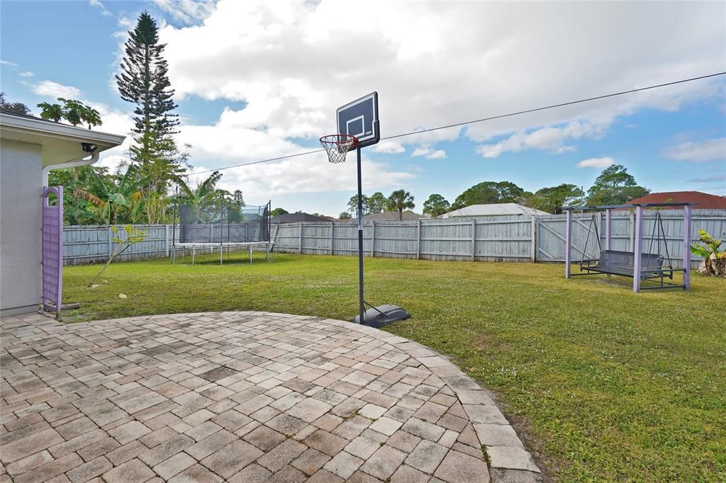 For Sale: $289,900 (3 beds, 2 baths, 1565 Square Feet)