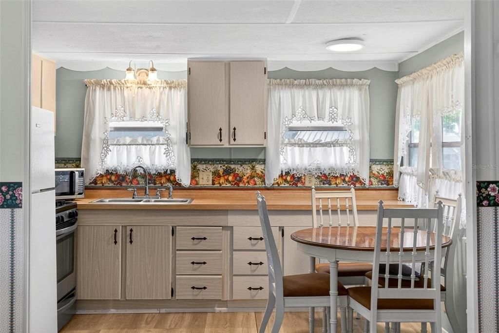 For Sale: $79,900 (2 beds, 1 baths, 552 Square Feet)