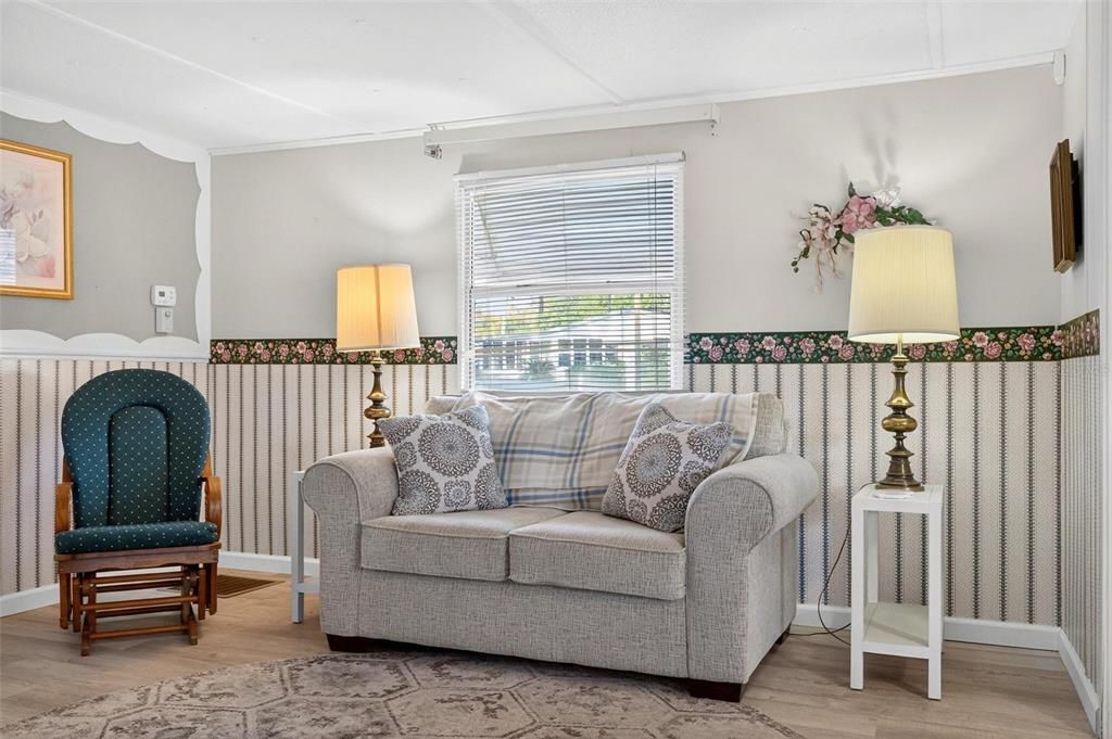 For Sale: $79,900 (2 beds, 1 baths, 552 Square Feet)