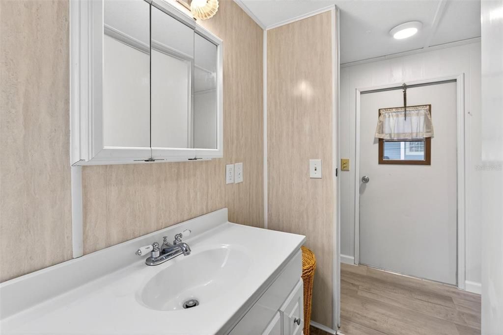 For Sale: $79,900 (2 beds, 1 baths, 552 Square Feet)