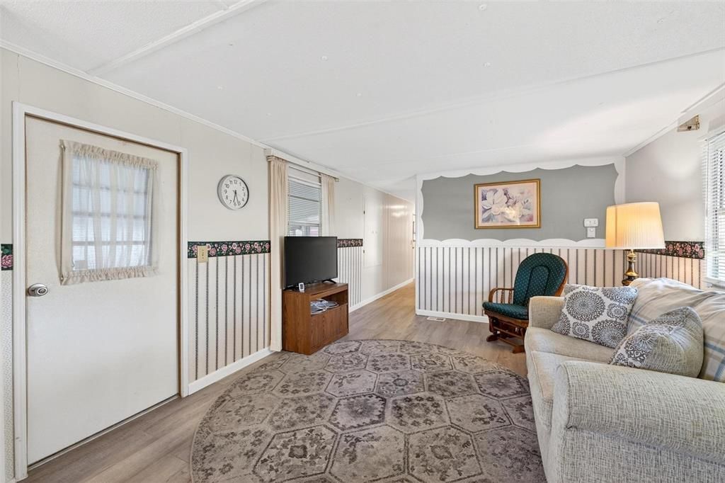 For Sale: $79,900 (2 beds, 1 baths, 552 Square Feet)