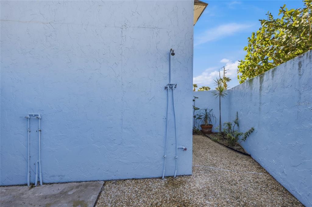 For Sale: $469,000 (2 beds, 2 baths, 1027 Square Feet)