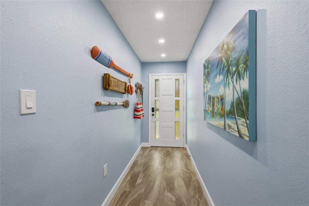 For Sale: $469,000 (2 beds, 2 baths, 1027 Square Feet)