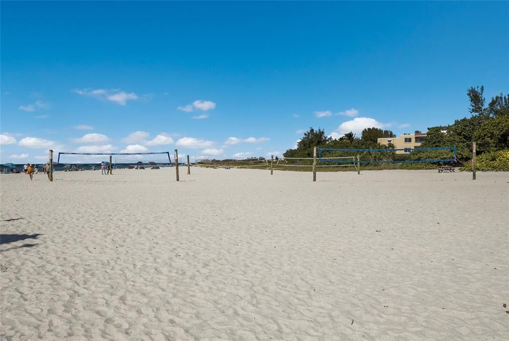 For Sale: $469,000 (2 beds, 2 baths, 1027 Square Feet)