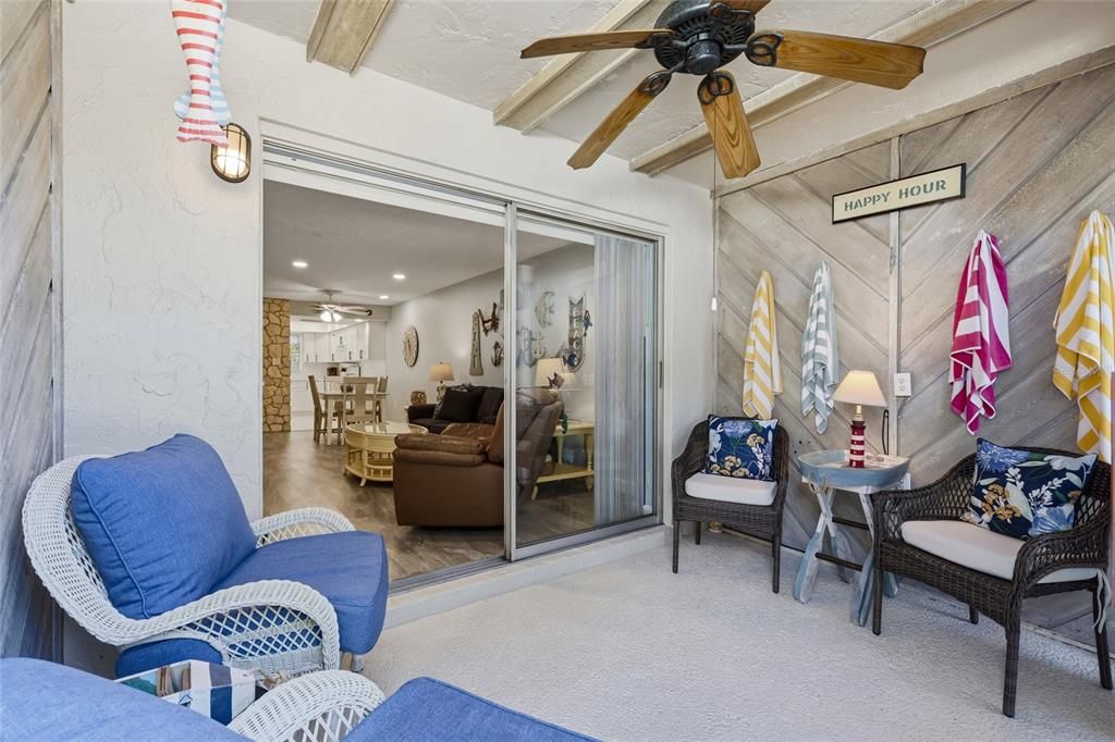 For Sale: $469,000 (2 beds, 2 baths, 1027 Square Feet)