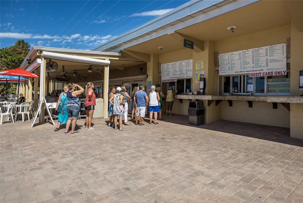 For Sale: $469,000 (2 beds, 2 baths, 1027 Square Feet)