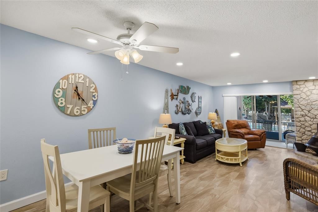 For Sale: $469,000 (2 beds, 2 baths, 1027 Square Feet)