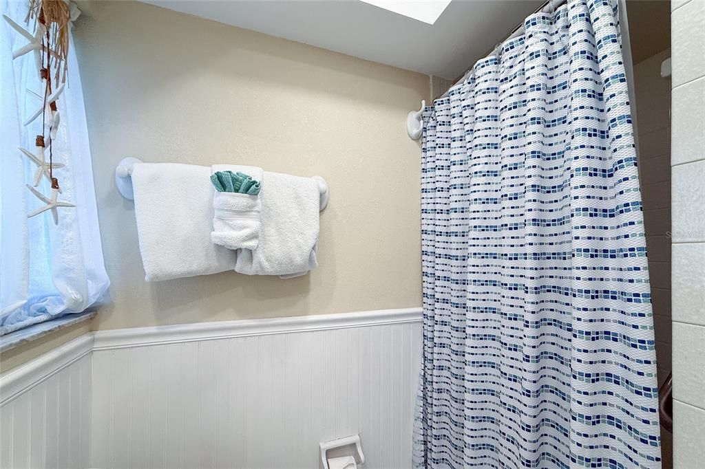 For Sale: $469,000 (2 beds, 2 baths, 1027 Square Feet)