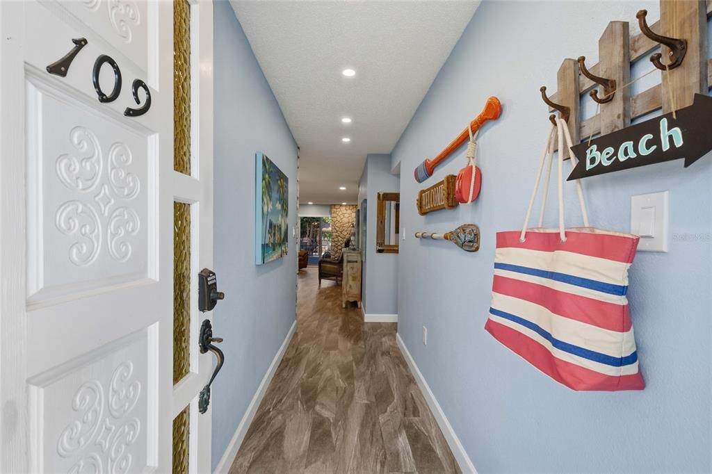 For Sale: $469,000 (2 beds, 2 baths, 1027 Square Feet)