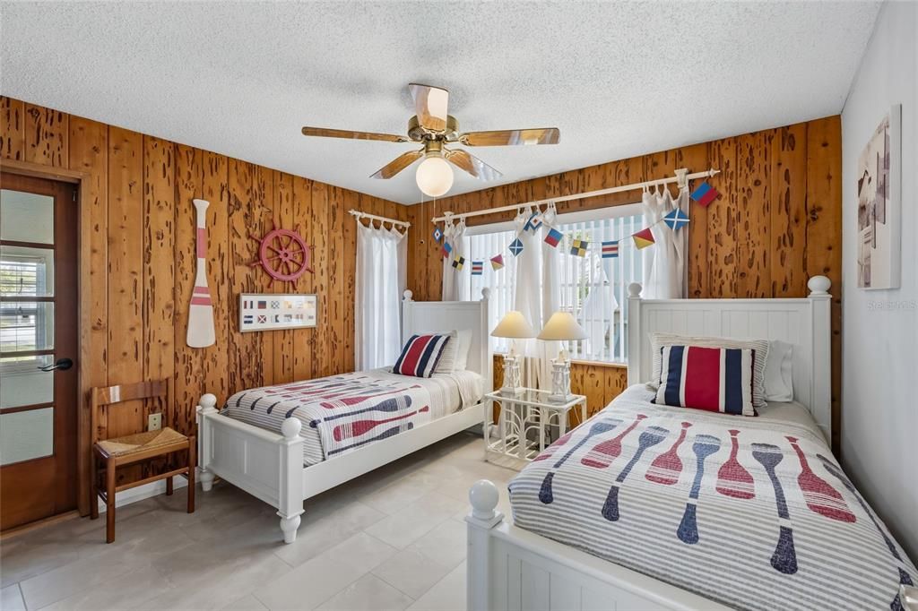 For Sale: $469,000 (2 beds, 2 baths, 1027 Square Feet)