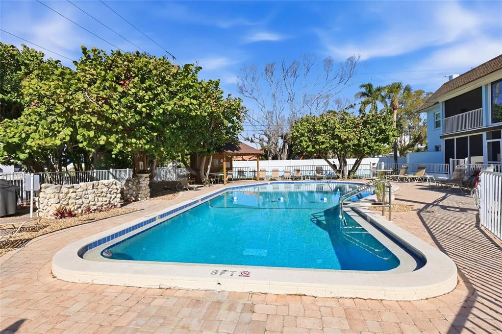 For Sale: $469,000 (2 beds, 2 baths, 1027 Square Feet)