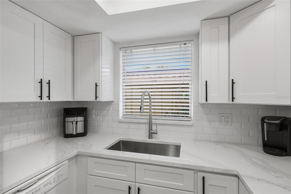 For Sale: $469,000 (2 beds, 2 baths, 1027 Square Feet)