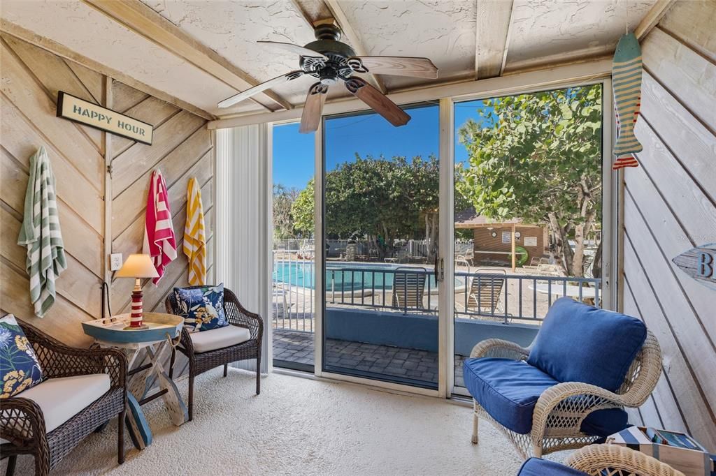 For Sale: $469,000 (2 beds, 2 baths, 1027 Square Feet)