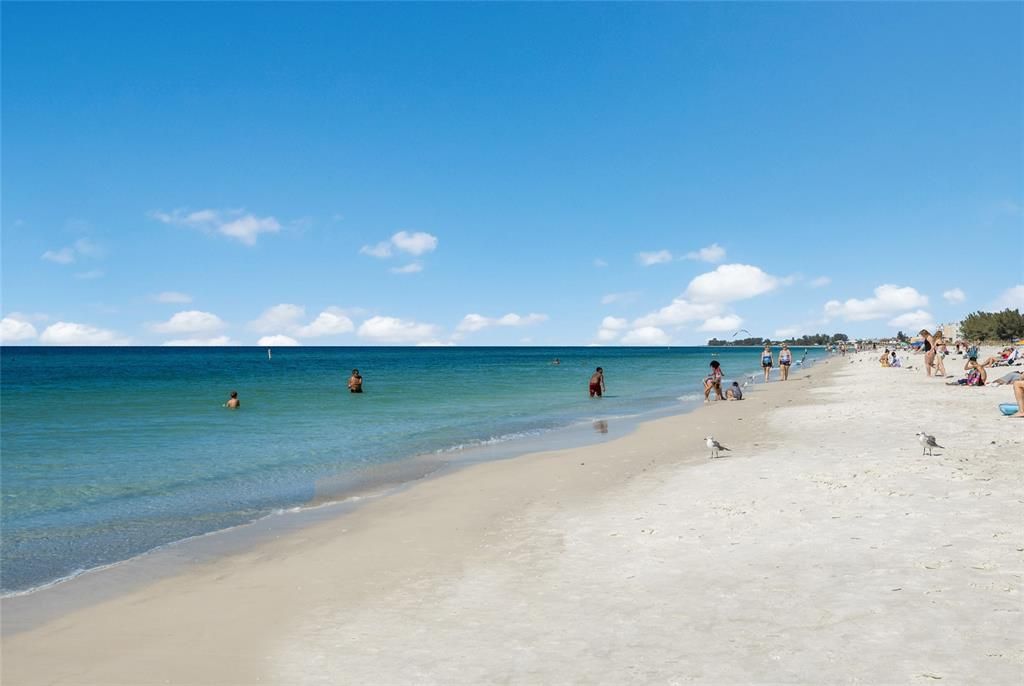 For Sale: $469,000 (2 beds, 2 baths, 1027 Square Feet)