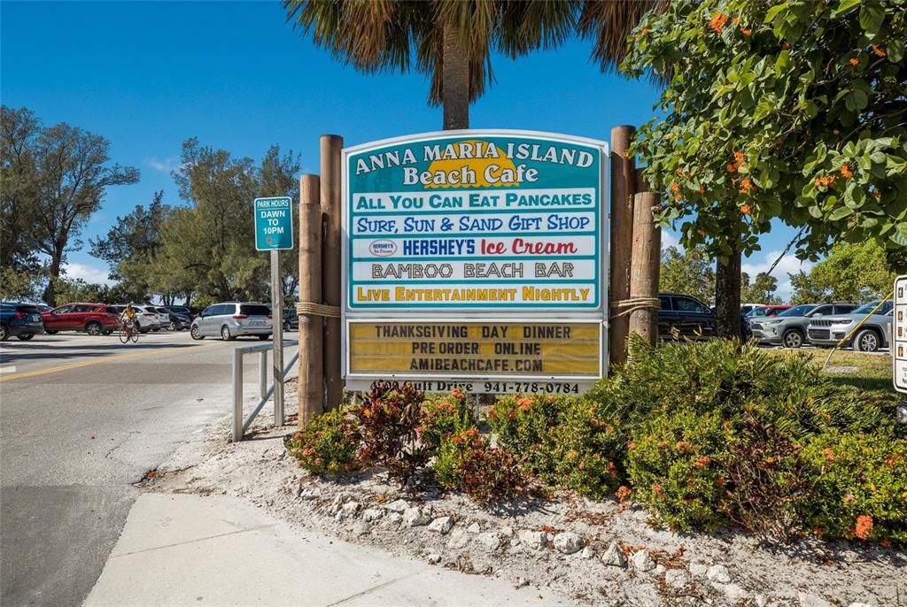 For Sale: $469,000 (2 beds, 2 baths, 1027 Square Feet)