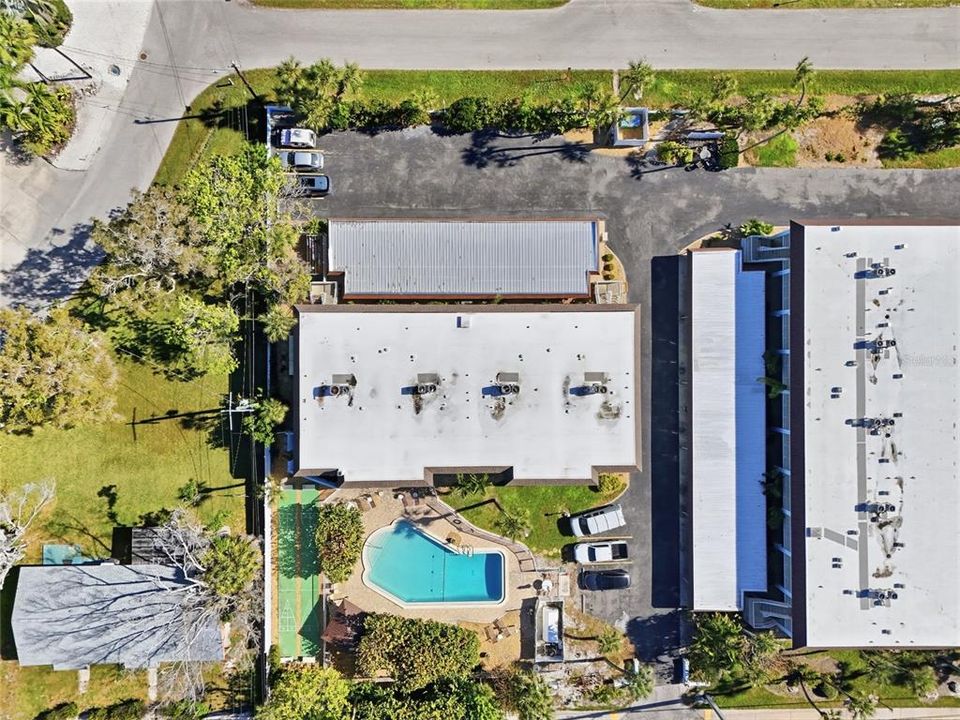 For Sale: $469,000 (2 beds, 2 baths, 1027 Square Feet)