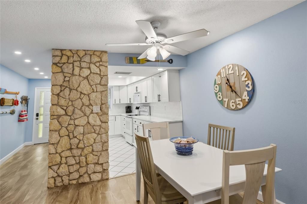 For Sale: $469,000 (2 beds, 2 baths, 1027 Square Feet)