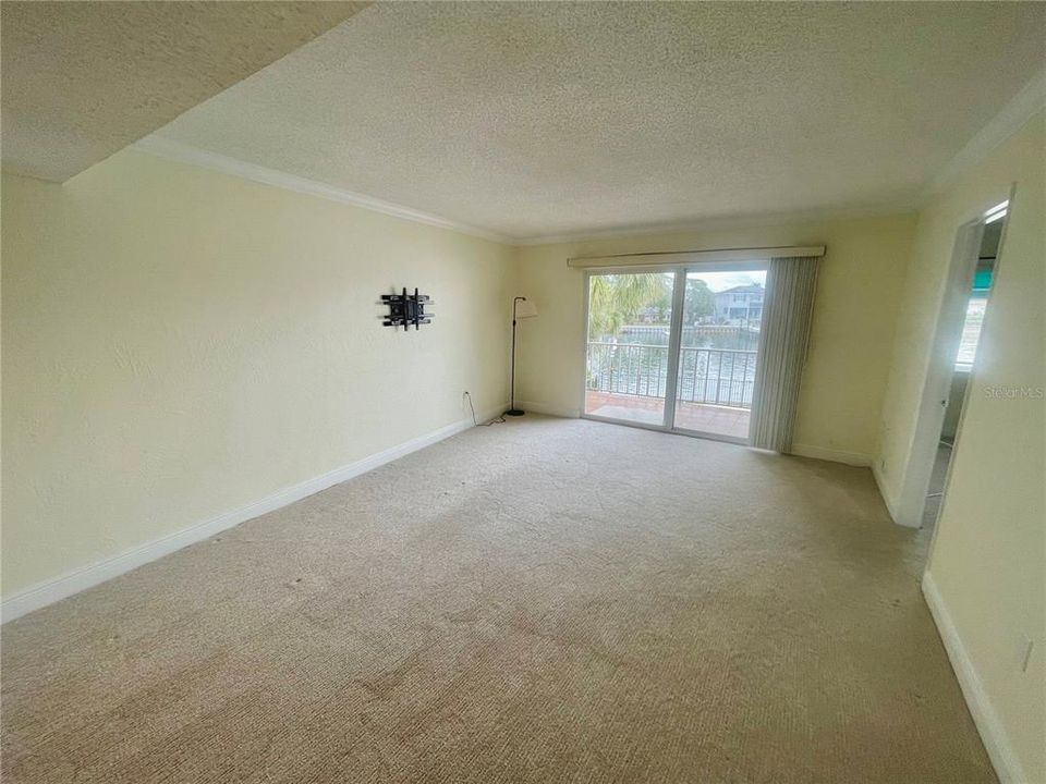 For Rent: $3,100 (2 beds, 2 baths, 910 Square Feet)