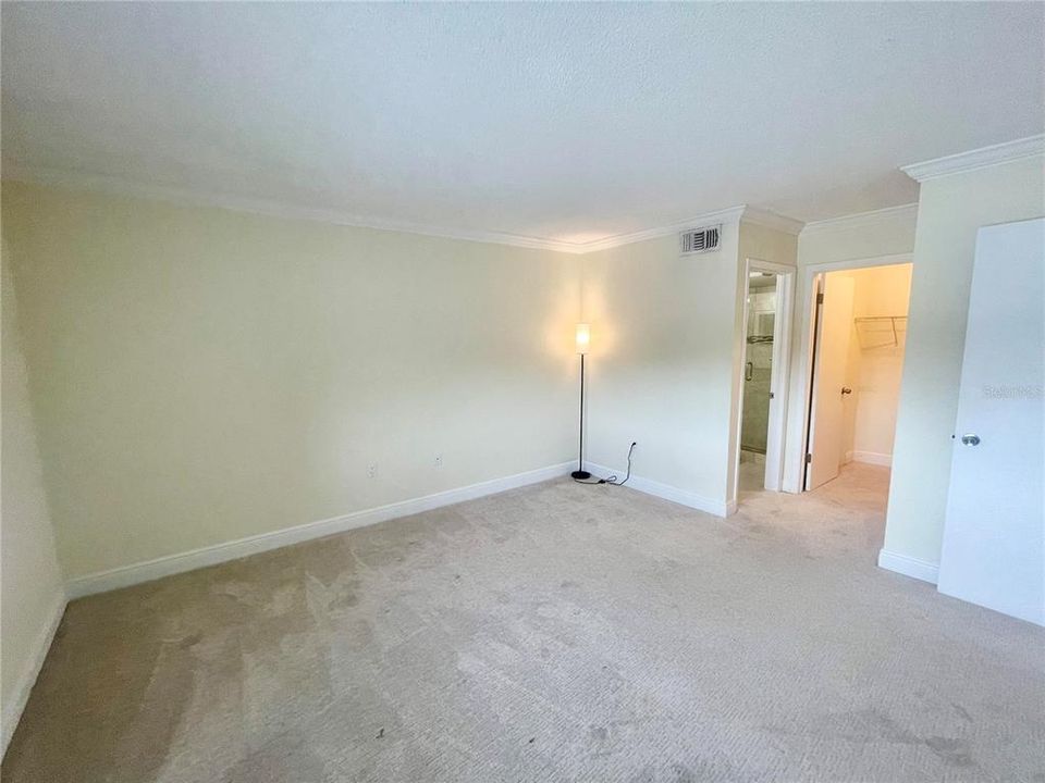 For Rent: $3,100 (2 beds, 2 baths, 910 Square Feet)