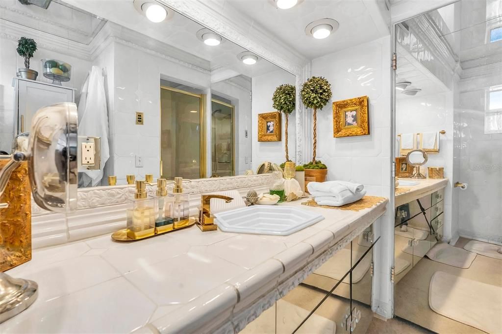 出租: $4,000 (1 贝兹, 2 浴室, 1165 平方英尺)