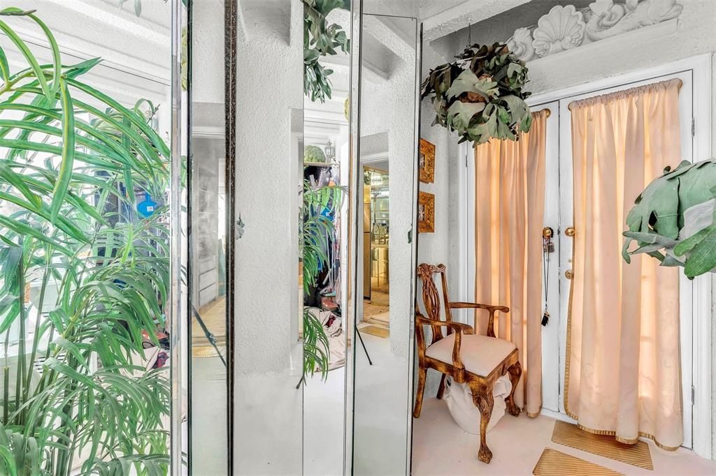 出租: $4,000 (1 贝兹, 2 浴室, 1165 平方英尺)