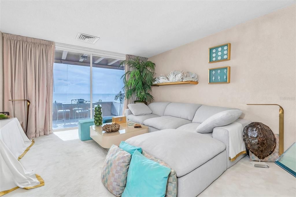 出租: $4,000 (1 贝兹, 2 浴室, 1165 平方英尺)