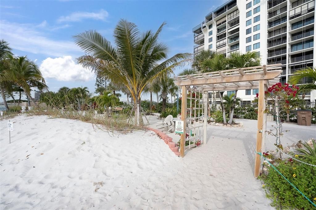 出租: $4,000 (1 贝兹, 2 浴室, 1165 平方英尺)