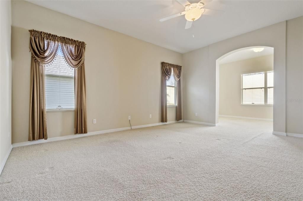 На продажу: $310,000 (3 спален, 2 ванн, 2109 Квадратных фут)