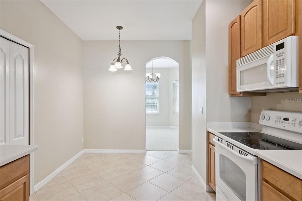 На продажу: $310,000 (3 спален, 2 ванн, 2109 Квадратных фут)