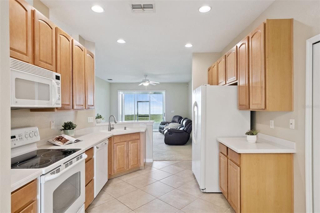 На продажу: $310,000 (3 спален, 2 ванн, 2109 Квадратных фут)